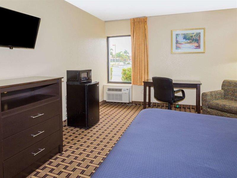 Quality Inn Fort Myers - Cape Coral Exteriör bild